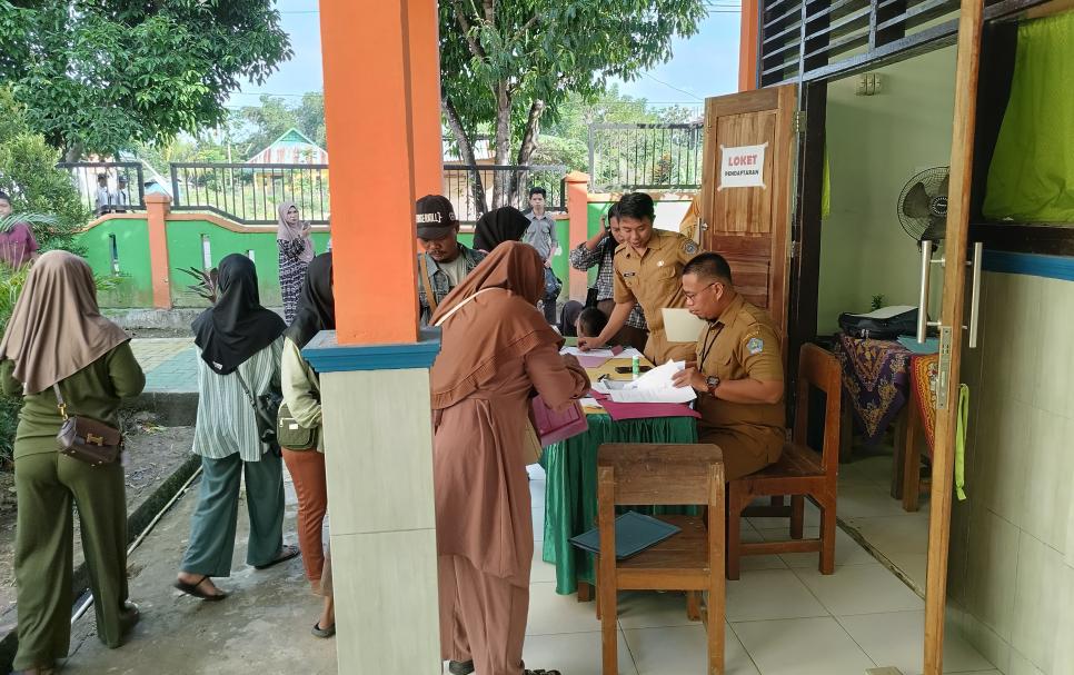 Hari Pertama SPMB SMPN 17 Kendari Ramai Pendaftar